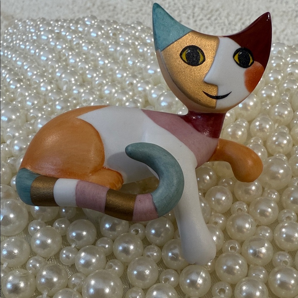 Goebel signed Rosina Wachmeister  “ Giulia” Cat Collectable porcelain figurine